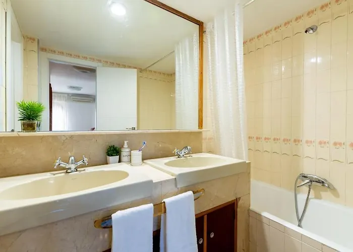 Behouse Sierpes Apartamento Sevilha